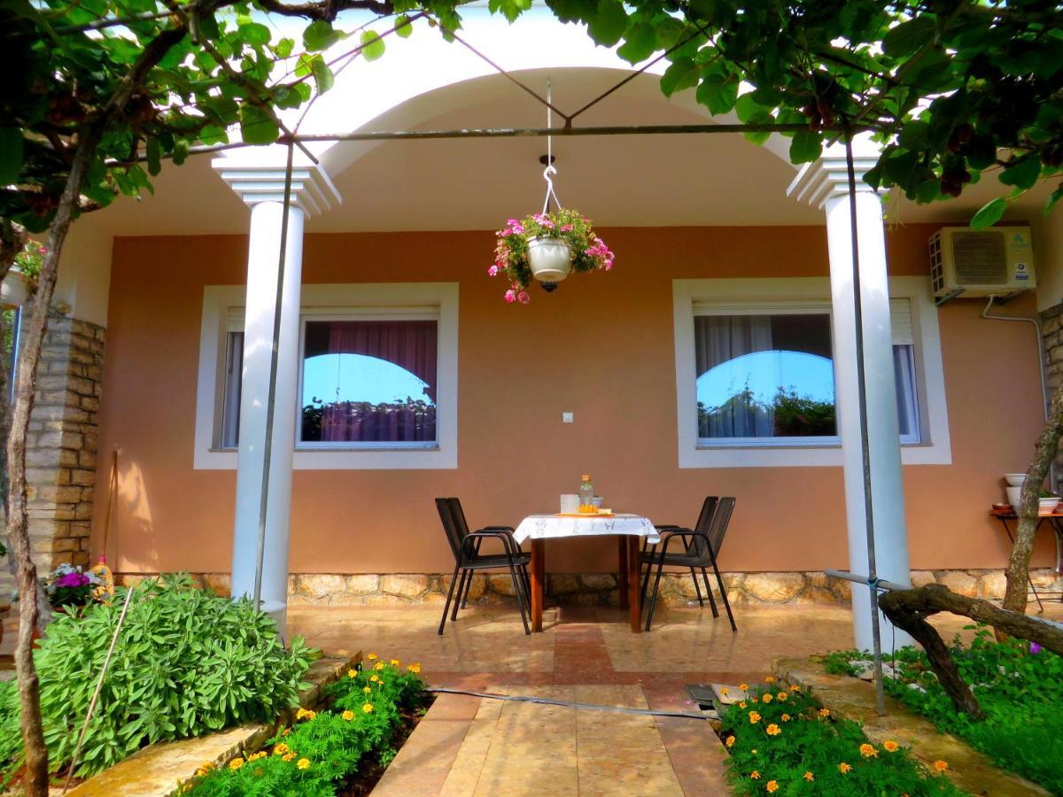 Beach Apartments Roza - The Garden Apartment Biograd Na Moru Εξωτερικό φωτογραφία