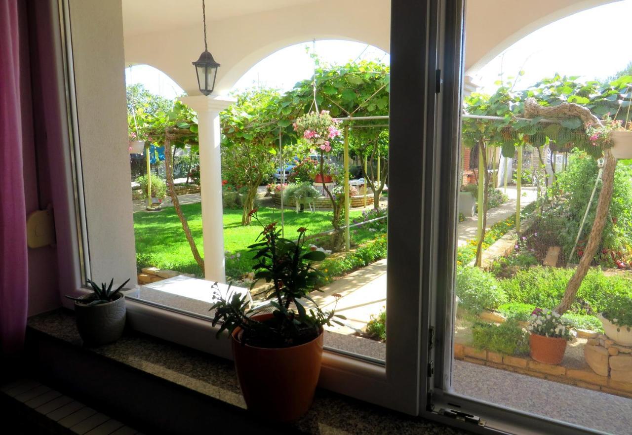 Beach Apartments Roza - The Garden Apartment Biograd Na Moru Εξωτερικό φωτογραφία