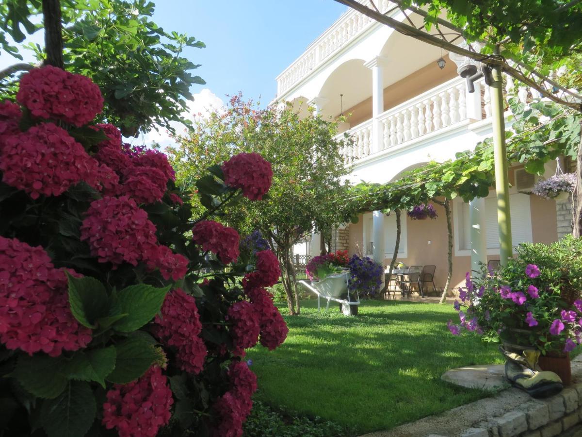 Beach Apartments Roza - The Garden Apartment Biograd Na Moru Εξωτερικό φωτογραφία