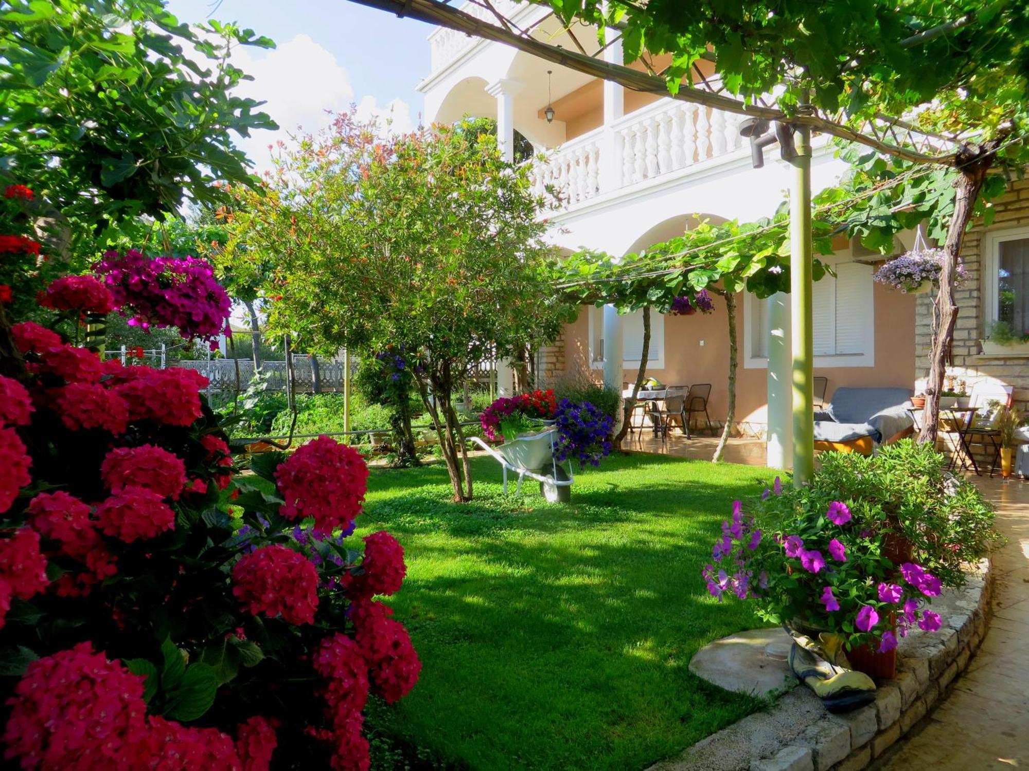 Beach Apartments Roza - The Garden Apartment Biograd Na Moru Εξωτερικό φωτογραφία